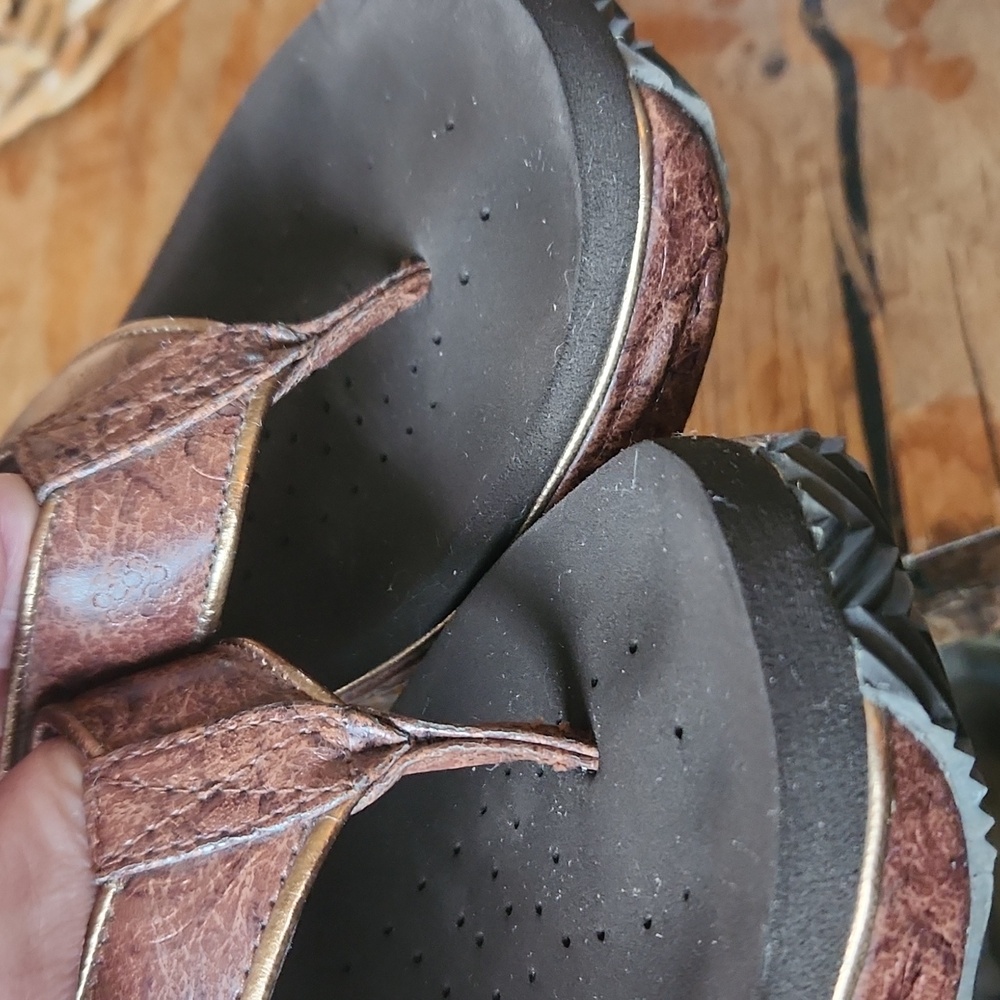Volatile‎ Tooled Frappachino  Platform Heel Thong Sandal Brown sz 10 Chunky - Picture 9 of 13